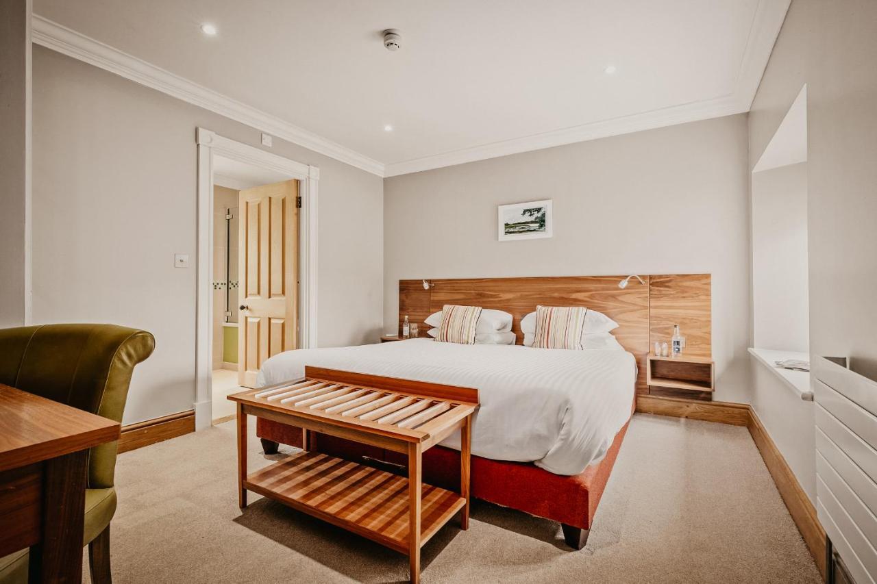 Bed and Breakfast Slebech Park Estate Wiston  Exterior foto A bedroom at the hotel