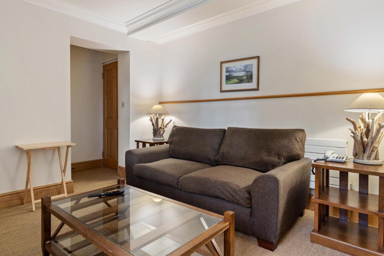 Bed and Breakfast Slebech Park Estate Wiston  Exterior foto A living room in a typical apartment at the hotel