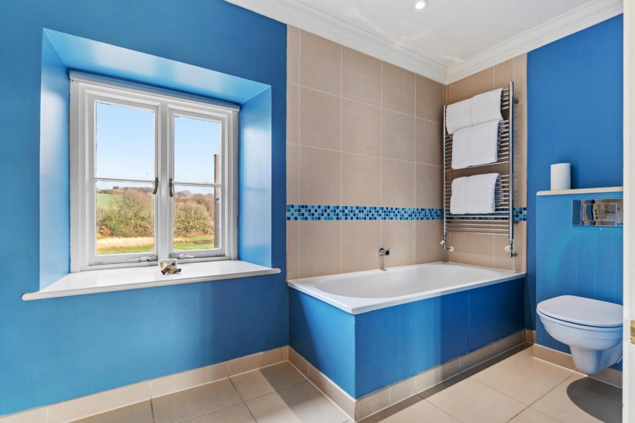Bed and Breakfast Slebech Park Estate Wiston  Exterior foto Bathroom