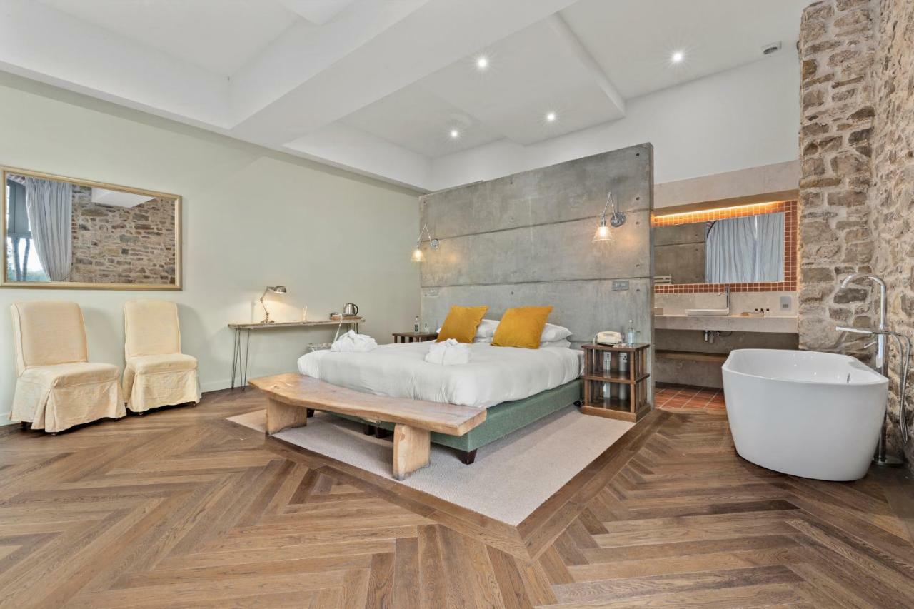 Bed and Breakfast Slebech Park Estate Wiston  Exterior foto The bedroom of the suite